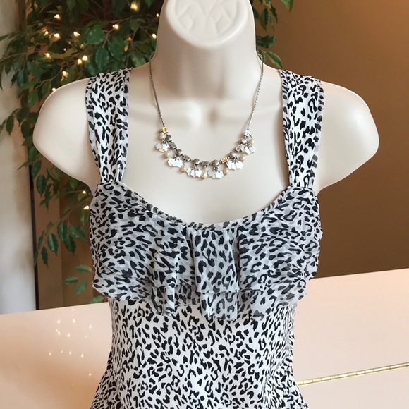 White House Black Market Tops - 🖤NWT WHITE HOUSE BLACK MARKET TAMED TINY CAMI🖤